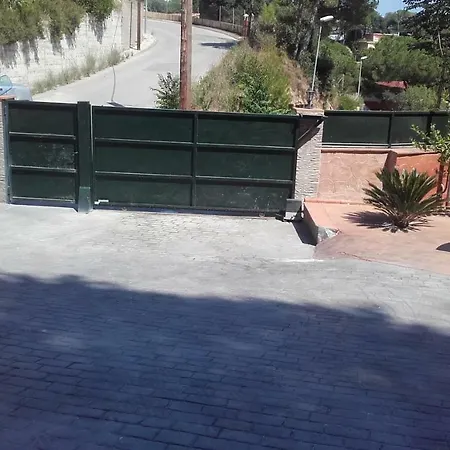 La Casita Amarilla