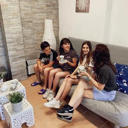 La Casita Amarilla *